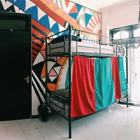 Hati Hati Hostel Jogjakarta Buitenkant foto