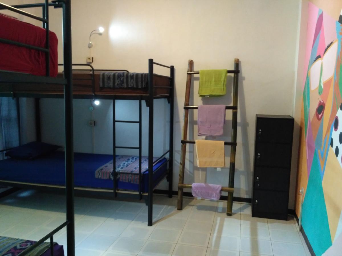 Hati Hati Hostel Jogjakarta Buitenkant foto