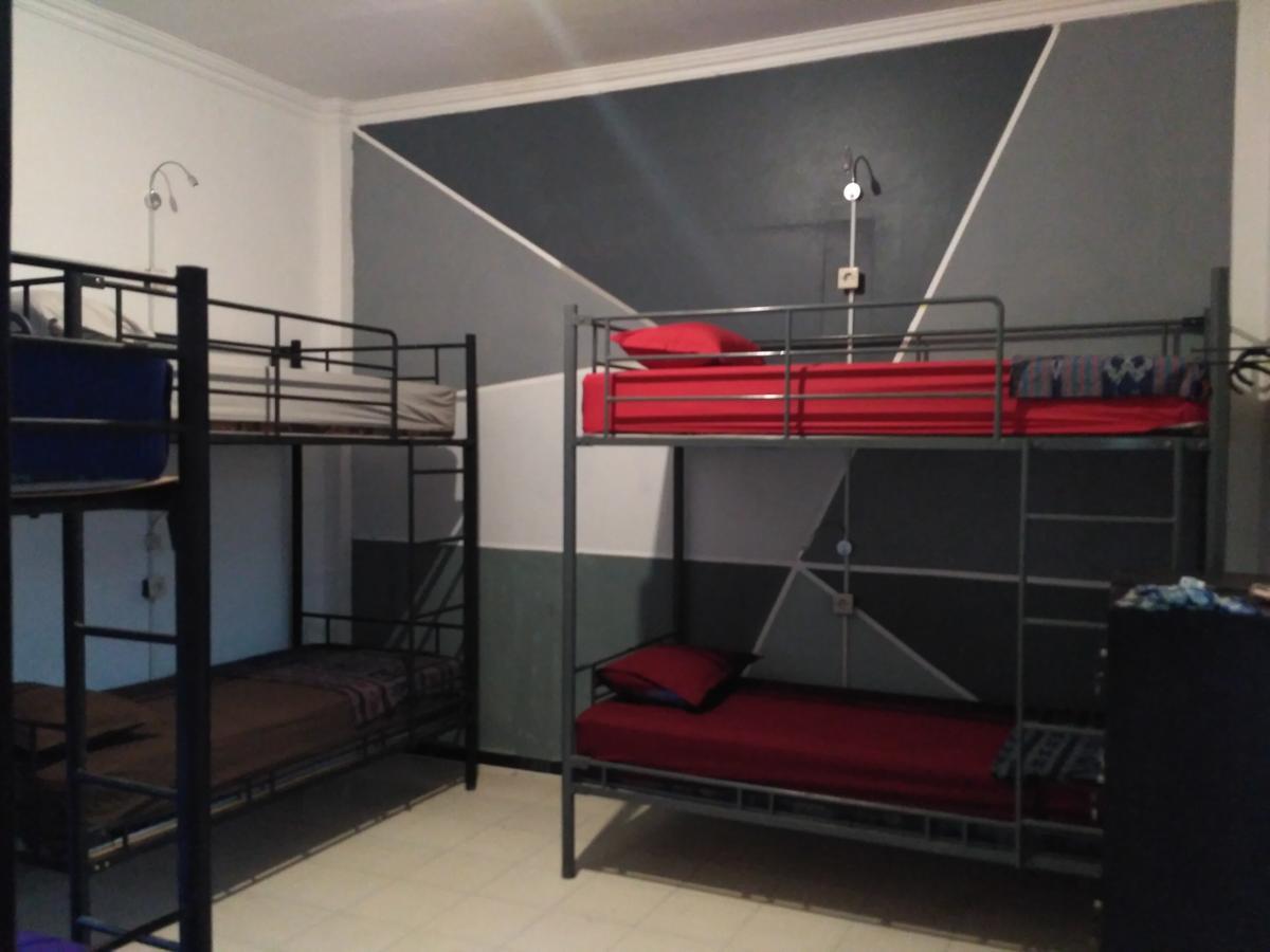 Hati Hati Hostel Jogjakarta Buitenkant foto