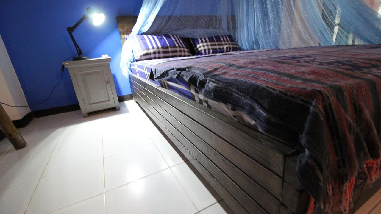 Hati Hati Hostel Jogjakarta Buitenkant foto