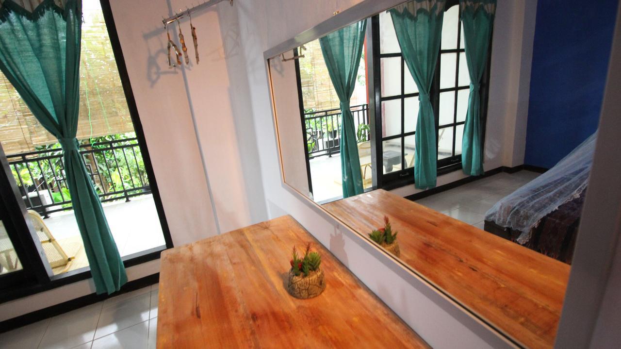 Hati Hati Hostel Jogjakarta Buitenkant foto