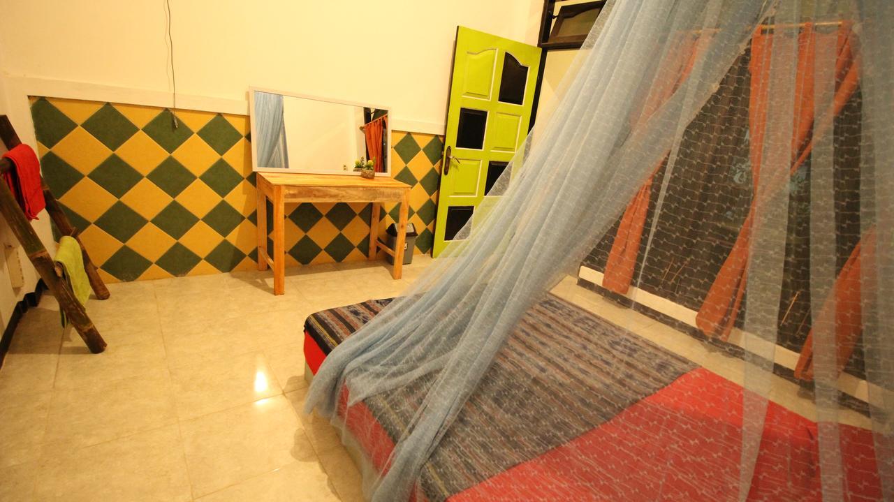 Hati Hati Hostel Jogjakarta Buitenkant foto