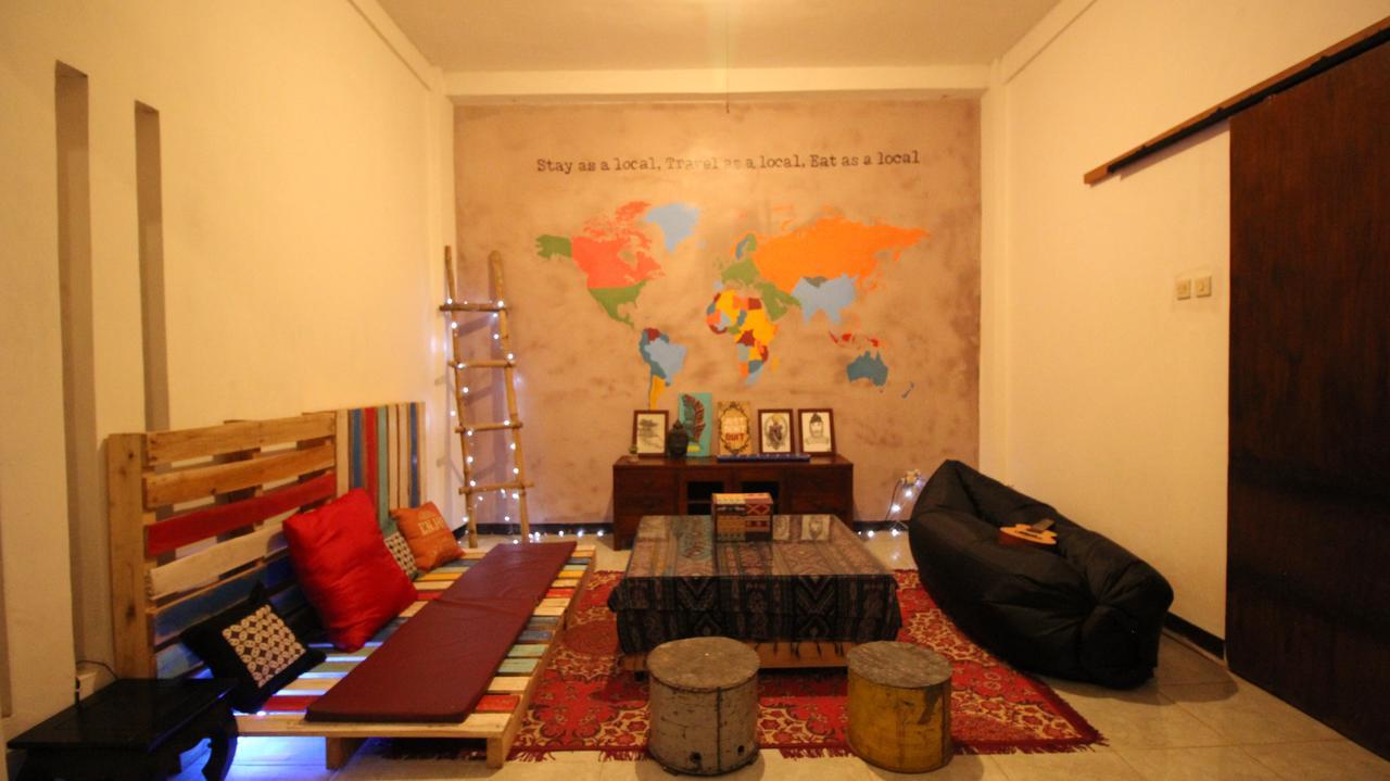 Hati Hati Hostel Jogjakarta Buitenkant foto