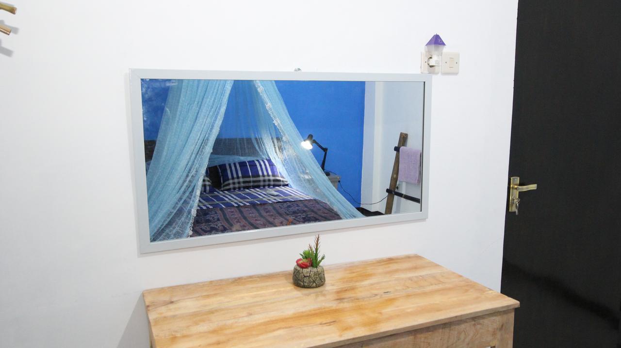 Hati Hati Hostel Jogjakarta Buitenkant foto