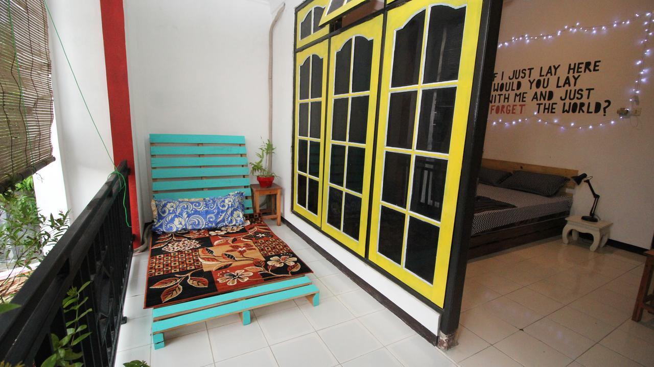 Hati Hati Hostel Jogjakarta Buitenkant foto