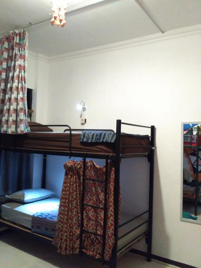 Hati Hati Hostel Jogjakarta Buitenkant foto