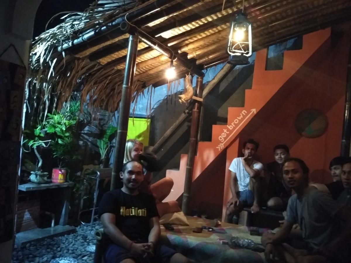 Hati Hati Hostel Jogjakarta Buitenkant foto