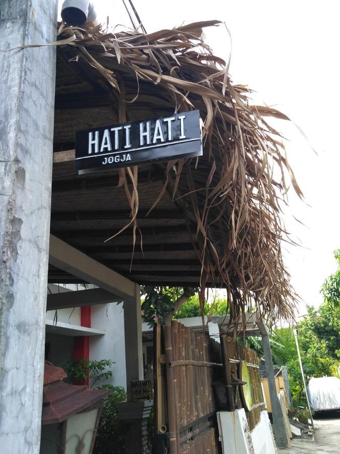 Hati Hati Hostel Jogjakarta Buitenkant foto